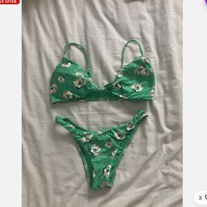 VIX Paula Hermanny swimwear Bikini Size Small Or 4 Kelly Green Flowers Two Piece